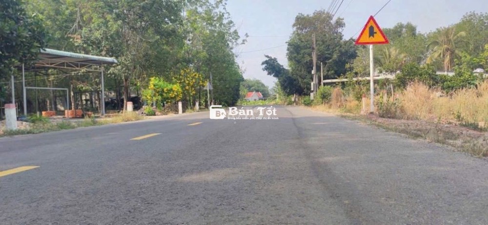 Bán gấp đất mặt tiền DH722  569m2 có 100tc nở hậu giá cực rẻ 8xxtr