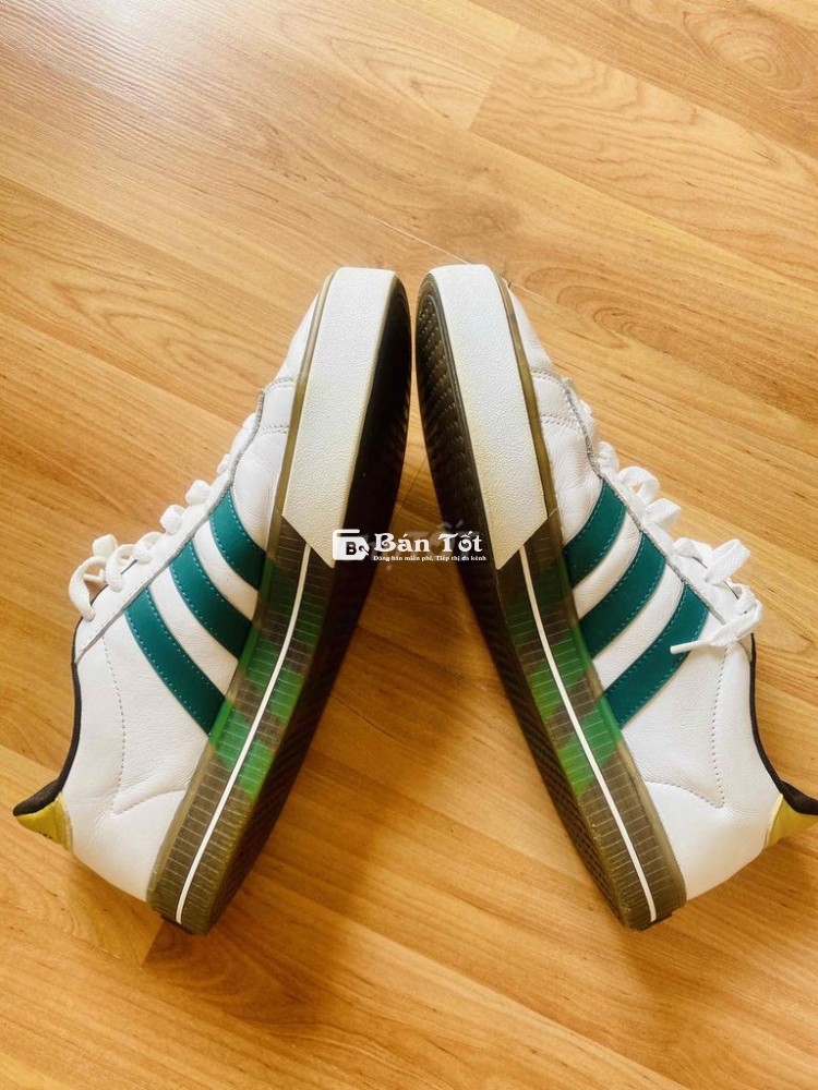Bán đôi Adidas real siz43 chân 42 mang vừa