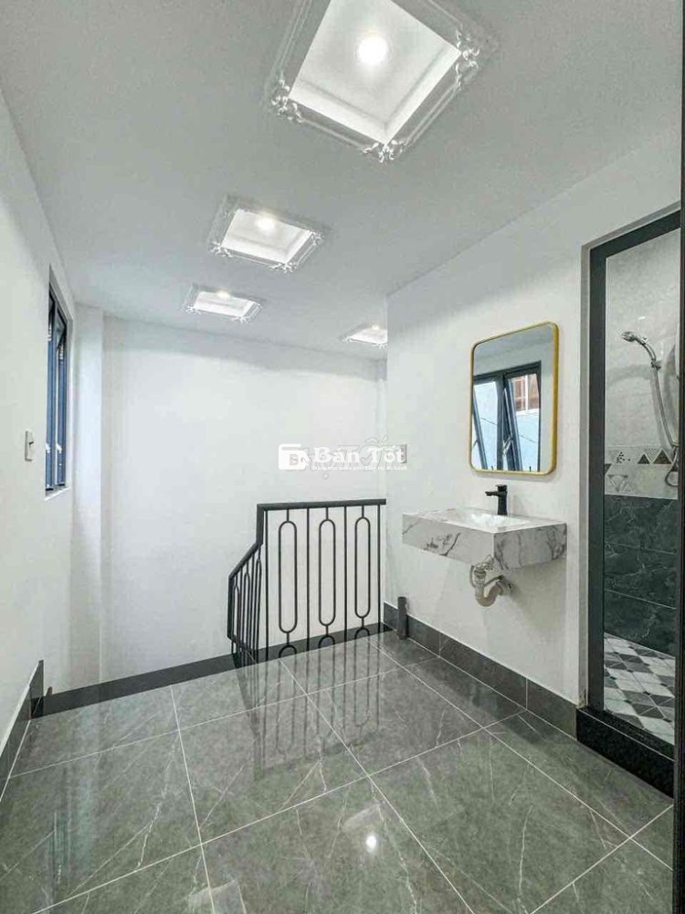 NHÀ LẦU MỚI TUYỆT ĐẸP ĐỐI DIỆN CHỢ AN CƯ