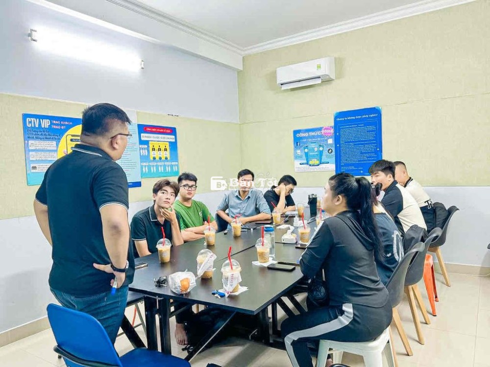TUYỂN NHÂN VIÊN DẪN KHÁCH XEM TRỌ