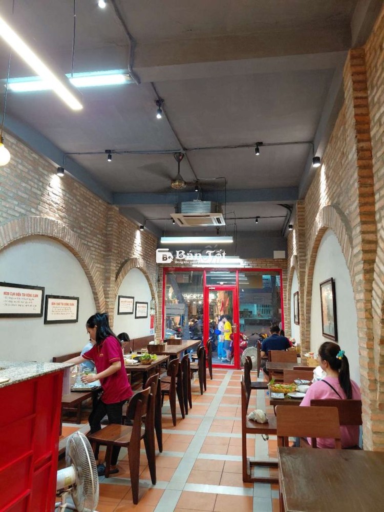 Tuyển Phục Vụ, Tạp Vụ, Phụ Bếp tại Q.1 hoặc Q.4