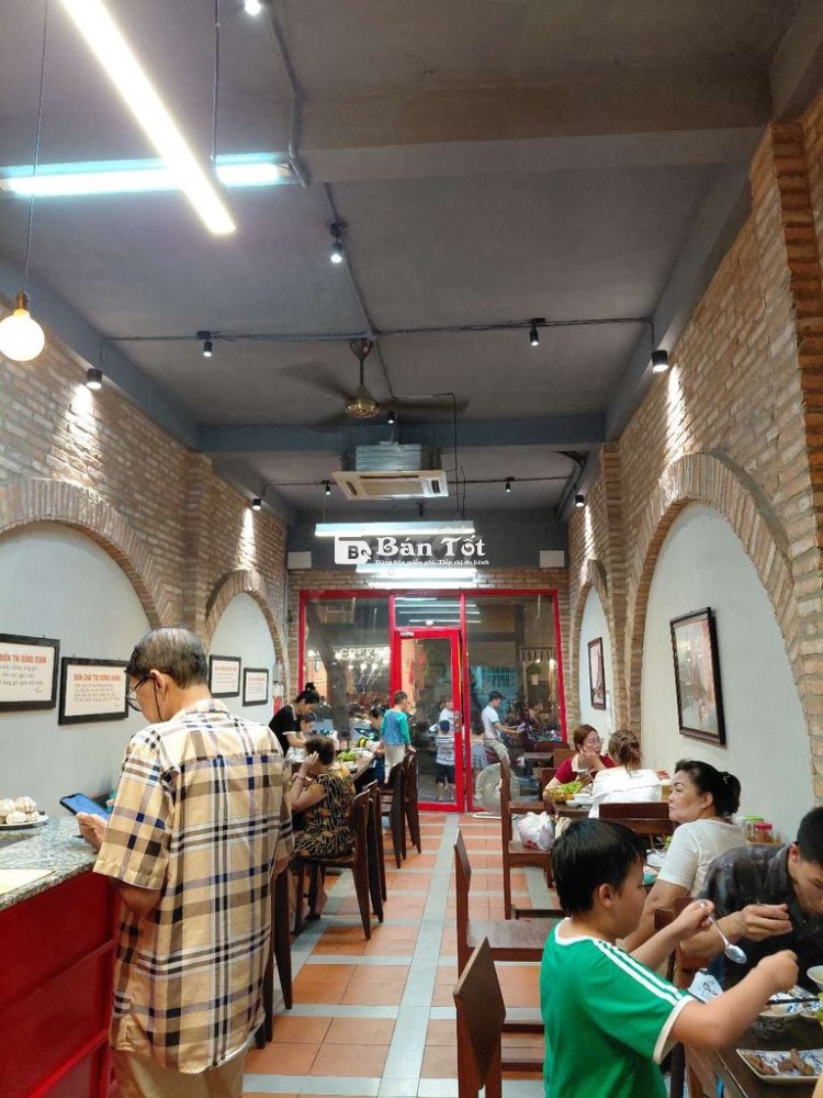 Tuyển Phục Vụ, Tạp Vụ, Phụ Bếp tại Q.1 hoặc Q.4