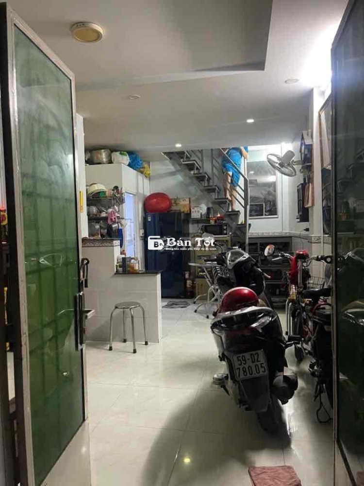 NHÀ Cần bán gấp, TÂN PHÚ, giáp chợ TÂN HƯƠNG. 2 tầng, 4 x 7 đẹp