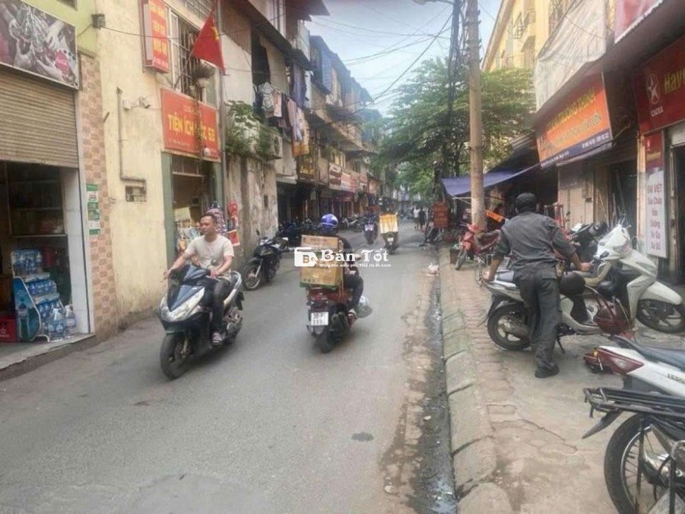 Nhà mặt phố Trần Quý Cáp 28 M*3 tầng , mặt tiền 4.7 M, 2 ngủ thoáng.