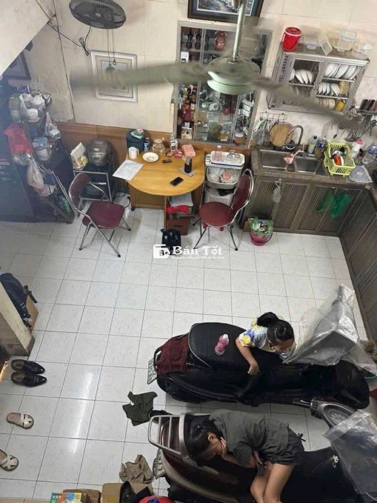 Nhà mặt phố Trần Quý Cáp 28 M*3 tầng , mặt tiền 4.7 M, 2 ngủ thoáng.