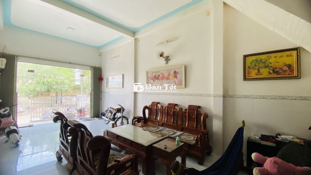 Nhà Gành Hào - nhà ngay chợ, kinh doanh buôn bán được
