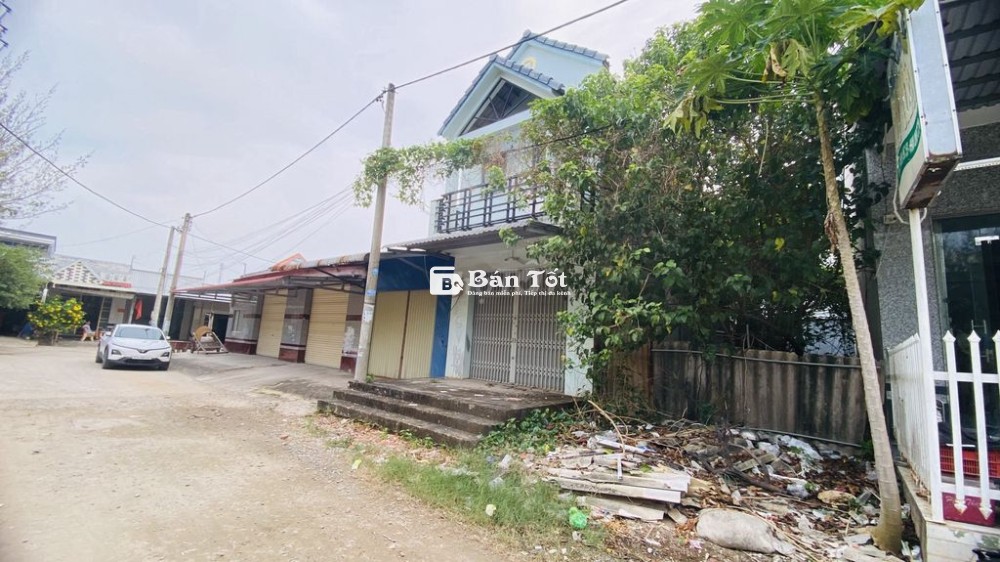 Nhà Gành Hào - nhà ngay chợ, kinh doanh buôn bán được