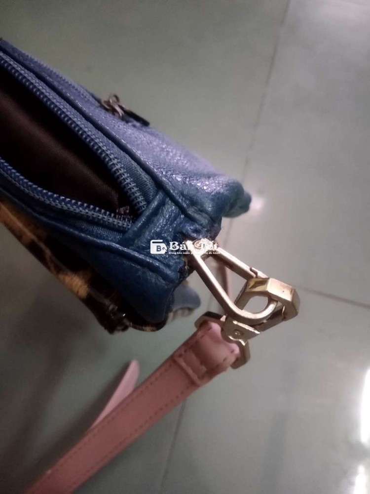 Pass túi đeo vai họa tiết da báo bóng láng, có đổi