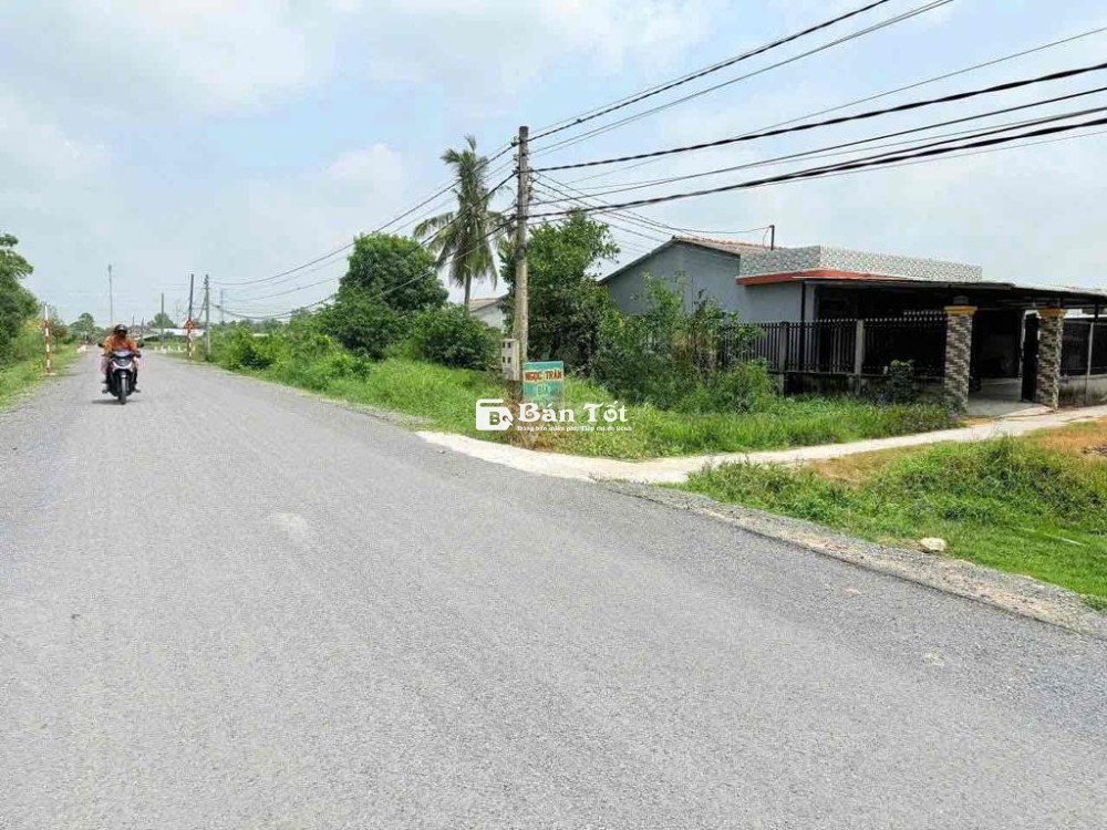 mặt tiền đuong nhựa Nguyễn văn Mỹ