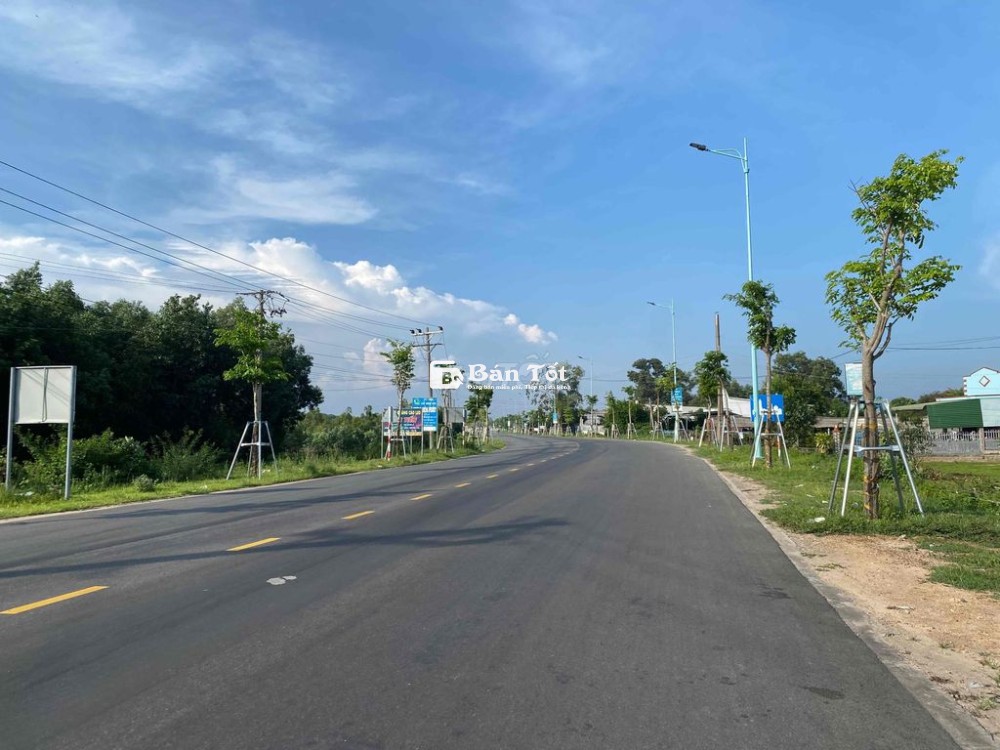 Đất mặt tiền Hùng Vương cách bãi biển 7 Kỳ Quan 200m giá 39 tỷ