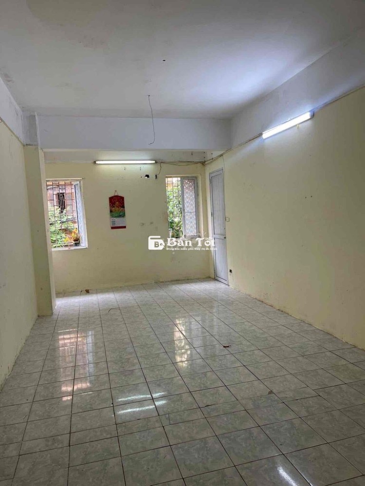 Bán nhà chung cư Hồ Đền Lừ 40m2 T2 giá 2.35 tỷ có thương lượng