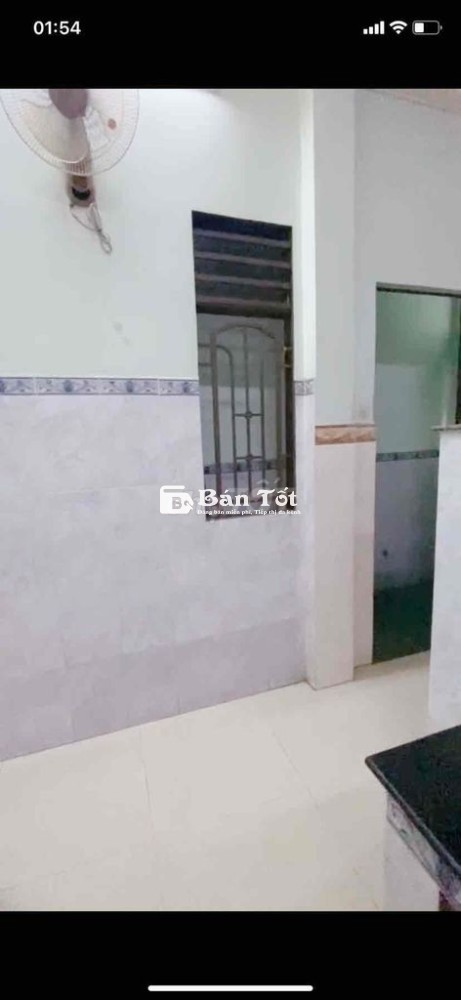 Phòng khu sinh viên có bếp sạch sẽ có cửa sổ nguyễn kiệm