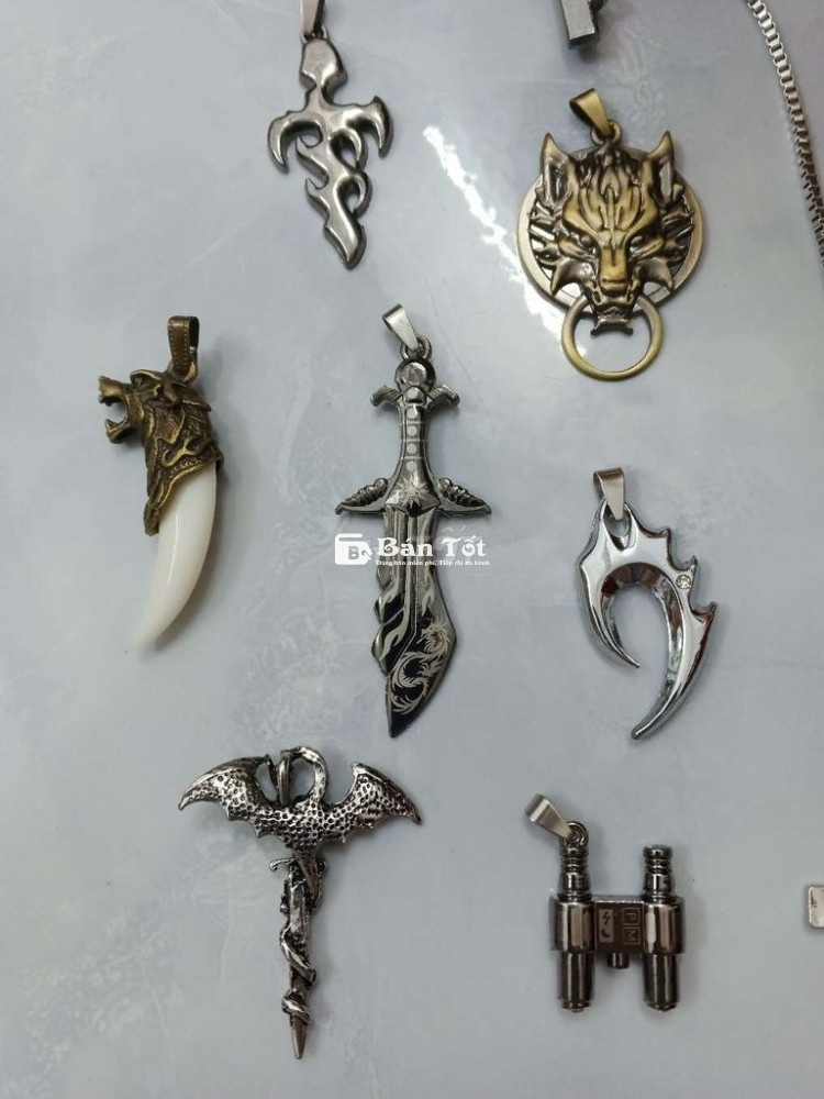 Cho tặng mặt dây chuyền các loại như hình