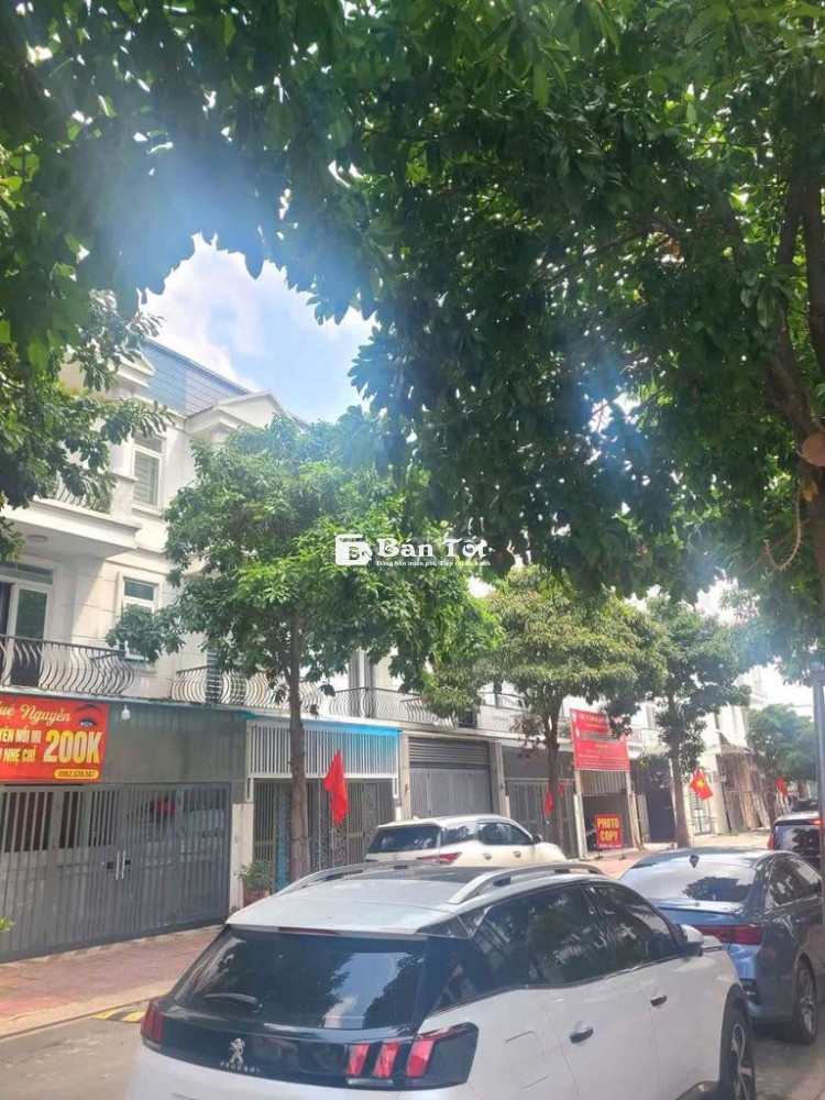 Cho thuê nhà 1 trệt 2 lầu 4pn 4wc khu đô thị Phúc Đạt Phú Lợi