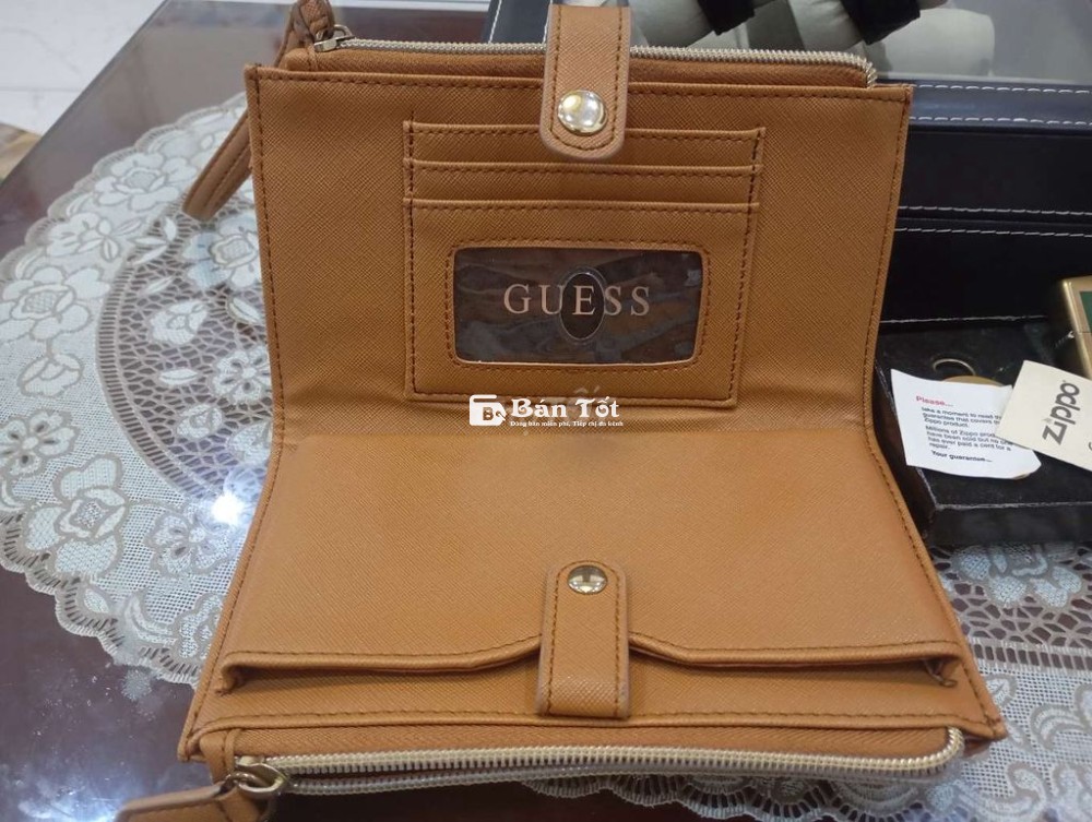 Ví Cầm Tay Guess