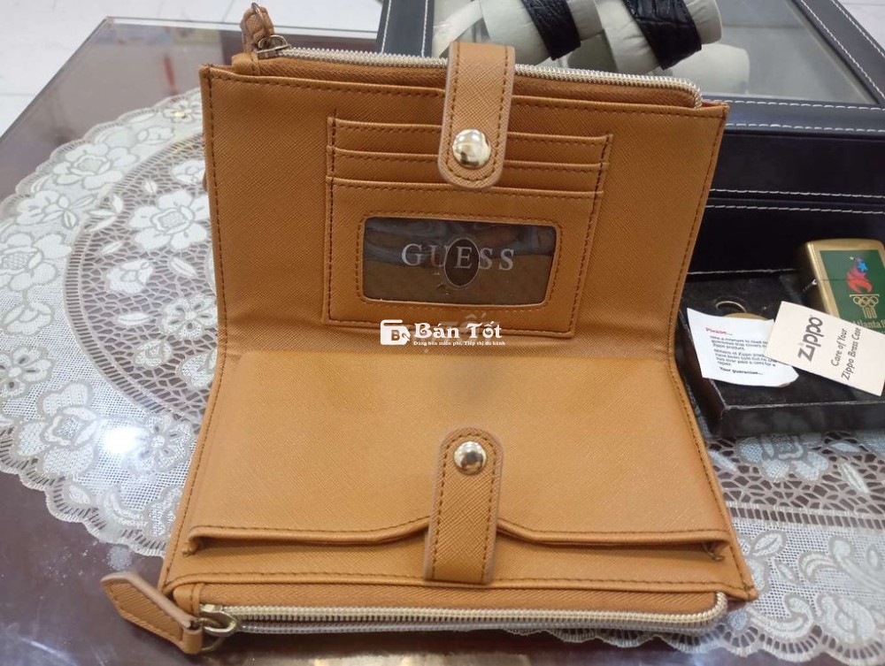 Ví Cầm Tay Guess