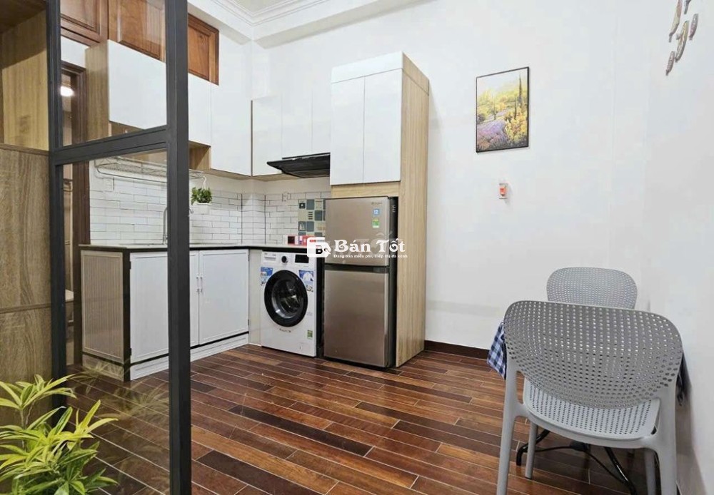 THUÊ PHÒNG 35M2 FULL NỘI THẤT THANG MÁY AN NINH NGAY HÙYNH VĂN BÁNH
