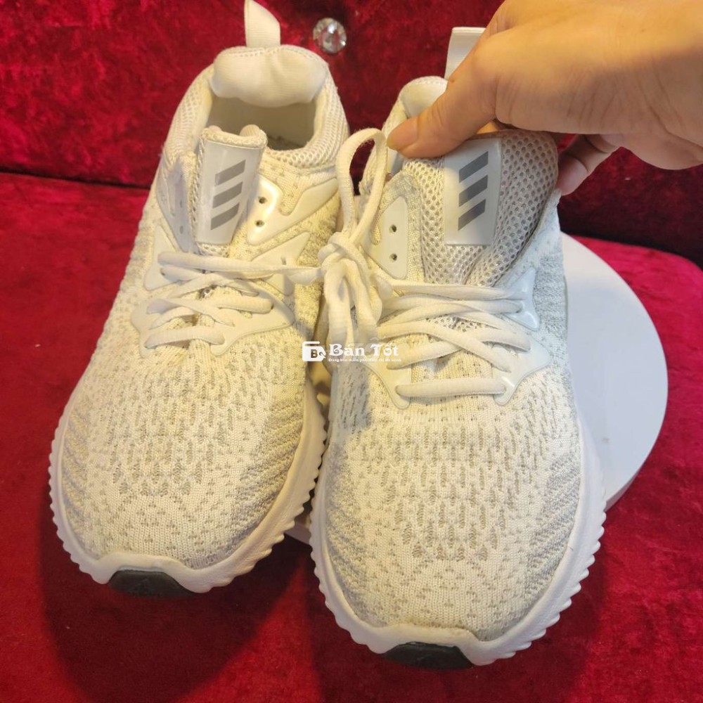 Giày chạy bộ adi size 43