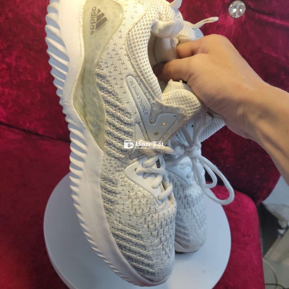 Giày chạy bộ adi size 43