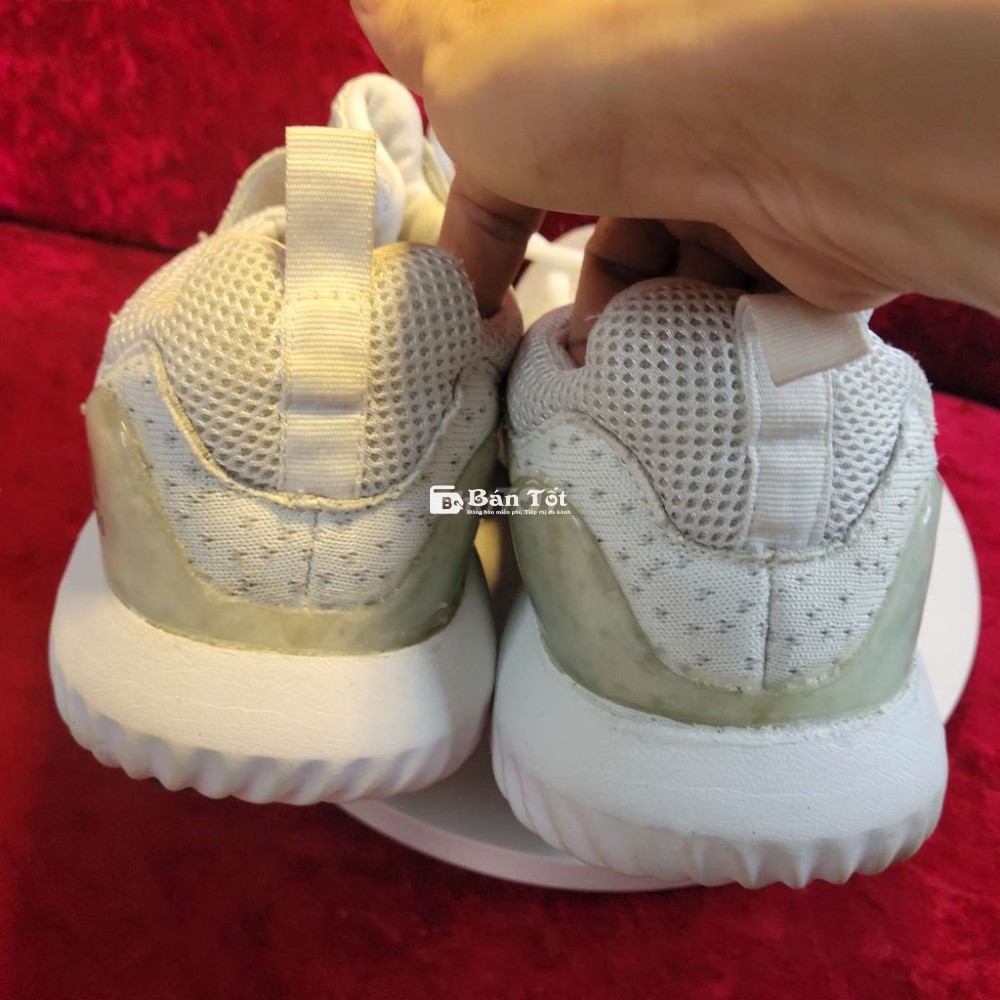 Giày chạy bộ adi size 43