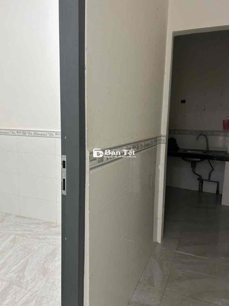nhà đ 42 cấp bốn còn mới 2pn 1wc đ xe tải