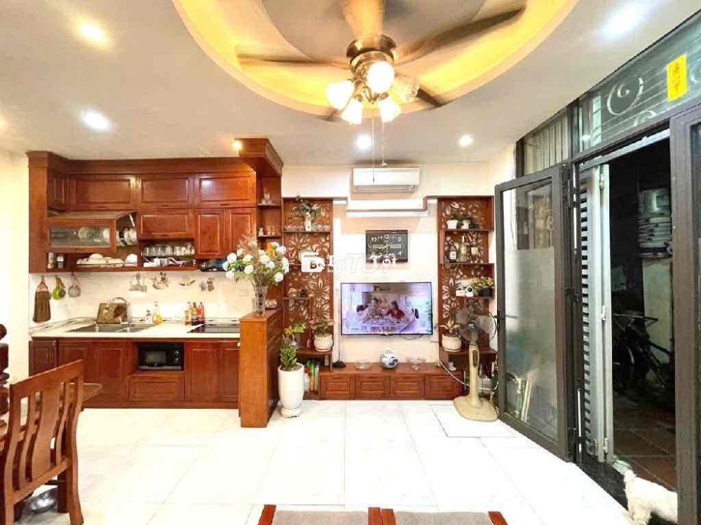 nhà hiếm ngọc thuỵ, phân khu giáo viên gần chợ ,trường các cấp, ô tô