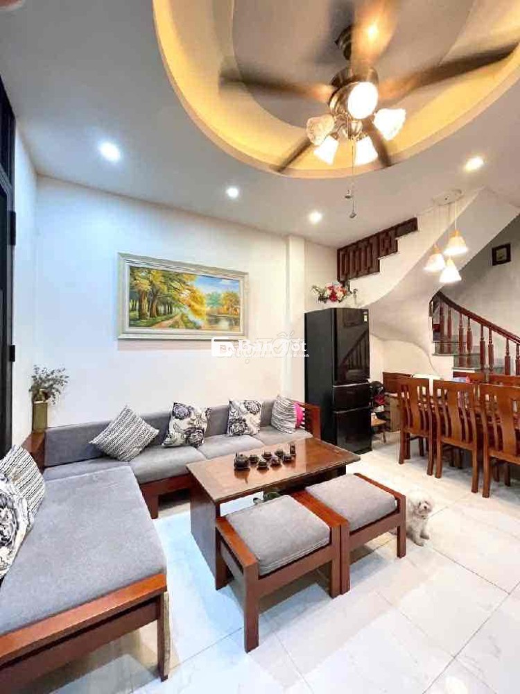 nhà hiếm ngọc thuỵ, phân khu giáo viên gần chợ ,trường các cấp, ô tô