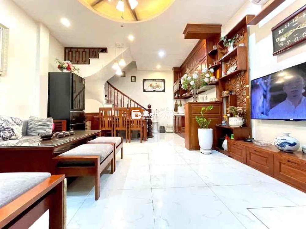 nhà hiếm ngọc thuỵ, phân khu giáo viên gần chợ ,trường các cấp, ô tô