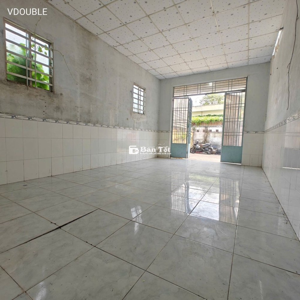 Nhà thuê chỉ 4 triệu mà đậu được oto trước cửa, gần chợ Cầu Ván