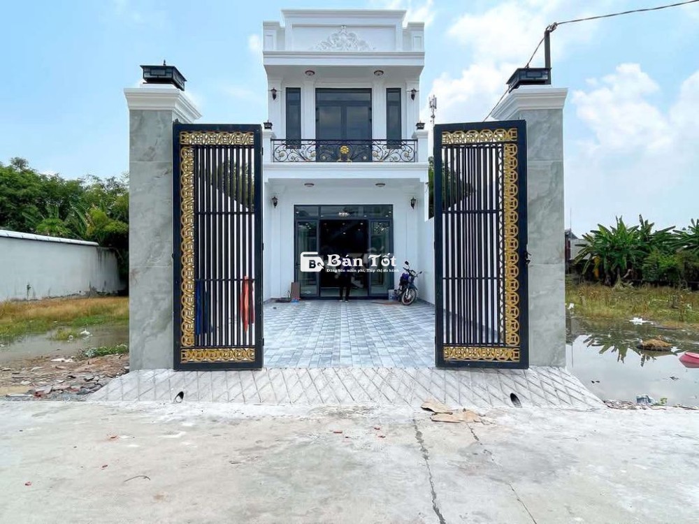 BÁN NHÀ TẶNG 3 máy lạnh, 3 giường ngủ THỊ TRẤN ĐỨC HOÀ LONG AN