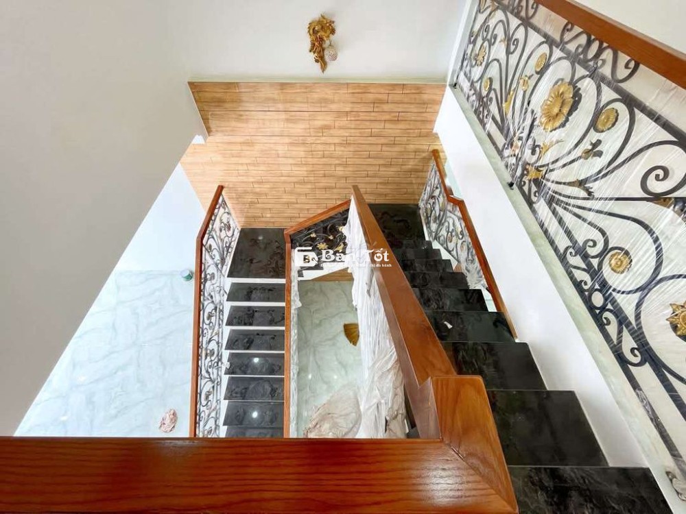 BÁN NHÀ TẶNG 3 máy lạnh, 3 giường ngủ THỊ TRẤN ĐỨC HOÀ LONG AN