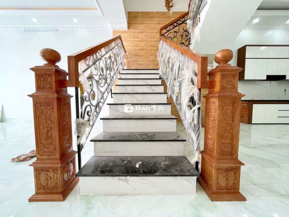 BÁN NHÀ TẶNG 3 máy lạnh, 3 giường ngủ THỊ TRẤN ĐỨC HOÀ LONG AN