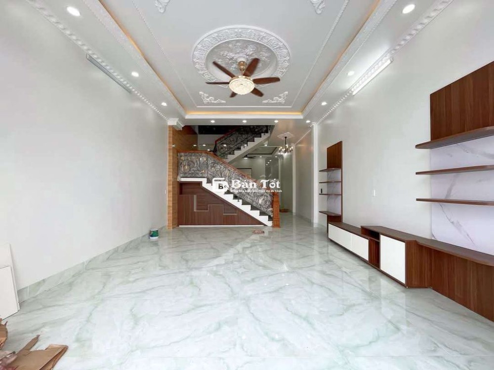 BÁN NHÀ TẶNG 3 máy lạnh, 3 giường ngủ THỊ TRẤN ĐỨC HOÀ LONG AN