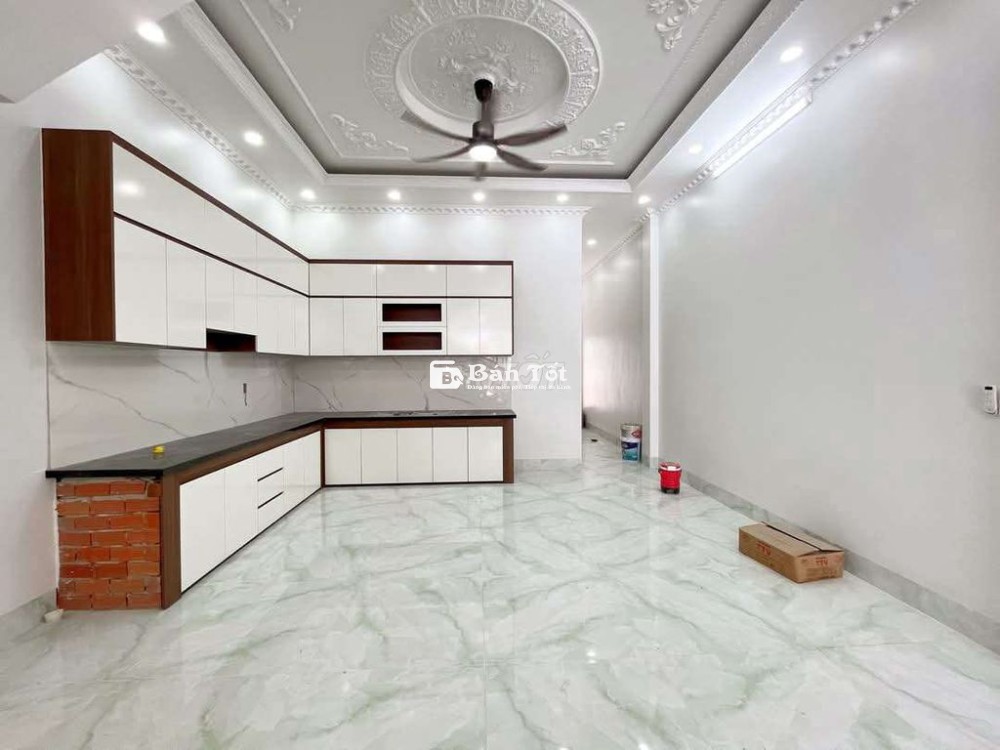 BÁN NHÀ TẶNG 3 máy lạnh, 3 giường ngủ THỊ TRẤN ĐỨC HOÀ LONG AN