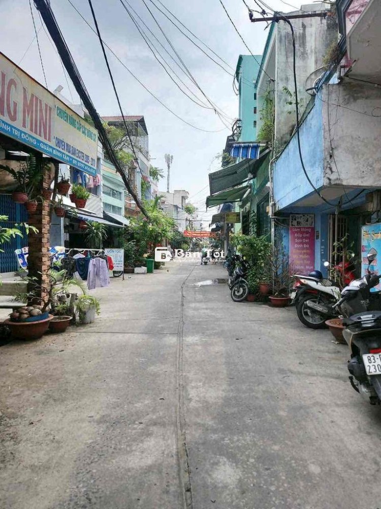 Nhà cũ tiện sửa chữa hoặc xây mới sát mặt tiền Hương Lộ 2 Bình Tân