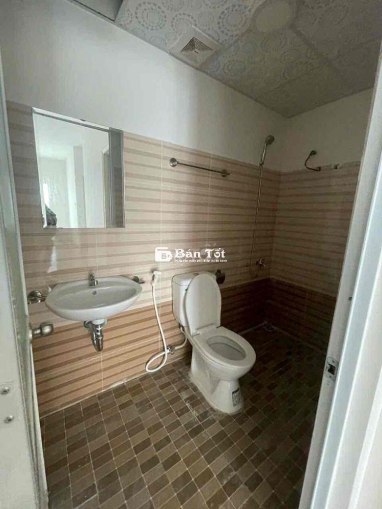 Bán chung cư Hoàng Quân view hồ bơi (đã có sổ đỏ)