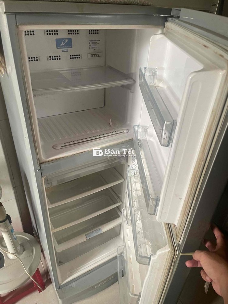 cần bán xác tủ lạnh hitachi như hình