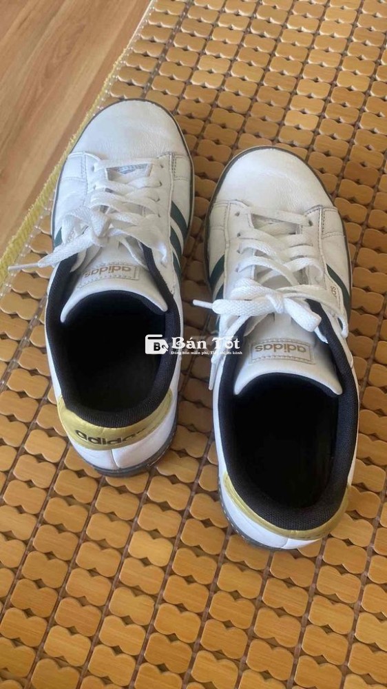 Bán đôi dày Adidas real siz43 chân 42 mang vừa