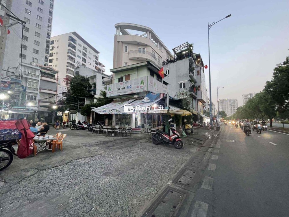 bán gấp nhà quận 1 hẻm xe hơi