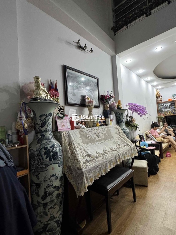 bán gấp nhà quận 1 hẻm xe hơi