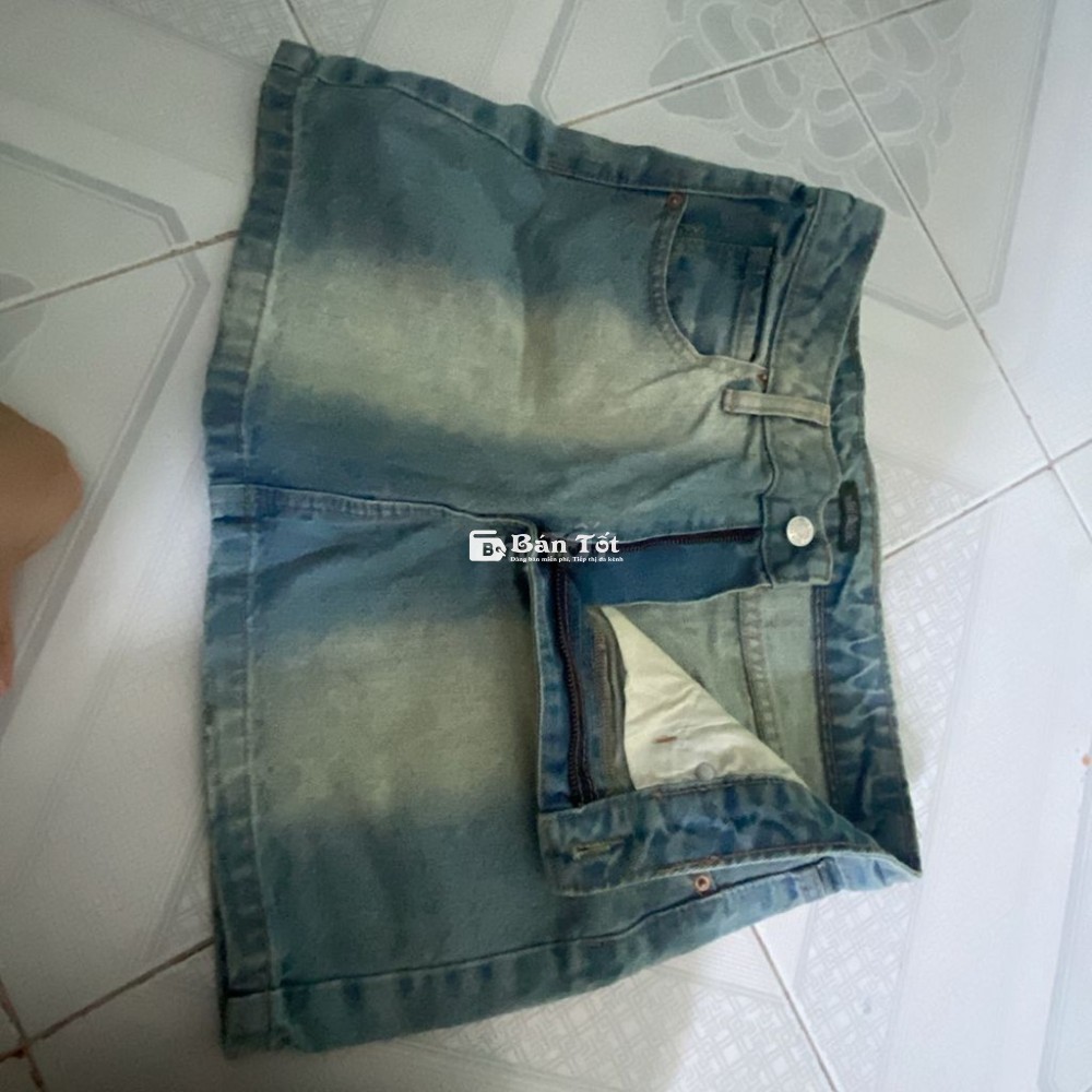 Váy jeans như ảnh. Em mặc 2 lần