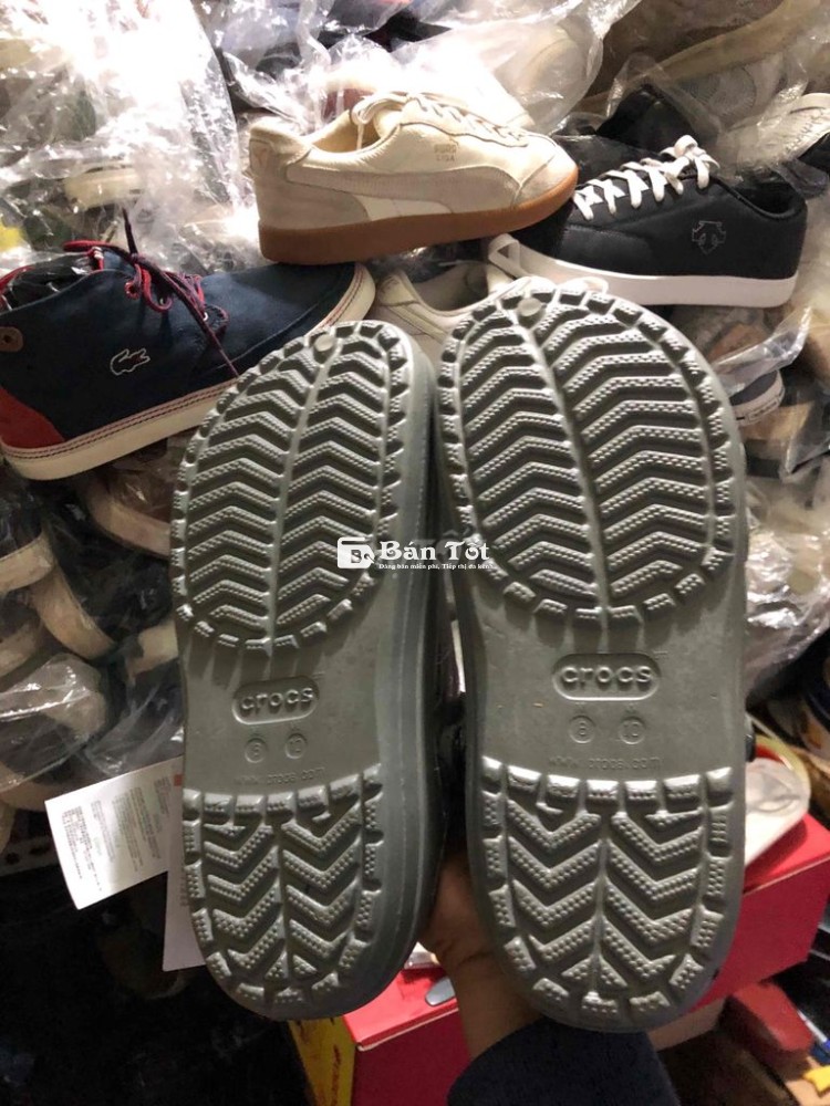 có mấy em sục Crocs size 40-41 đi OK