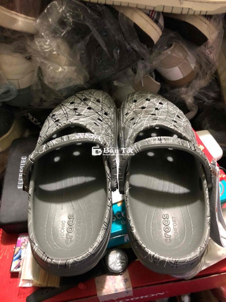 có mấy em sục Crocs size 40-41 đi OK