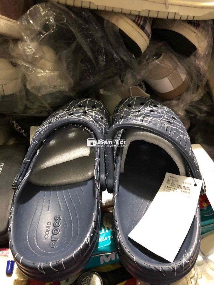 có mấy em sục Crocs size 40-41 đi OK