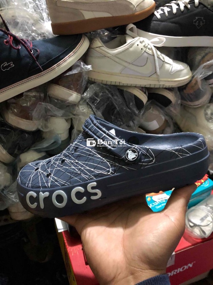 có mấy em sục Crocs size 40-41 đi OK