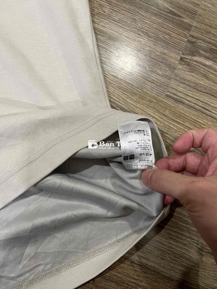 2 áo phông Uniqlo size XL ko mặc tới