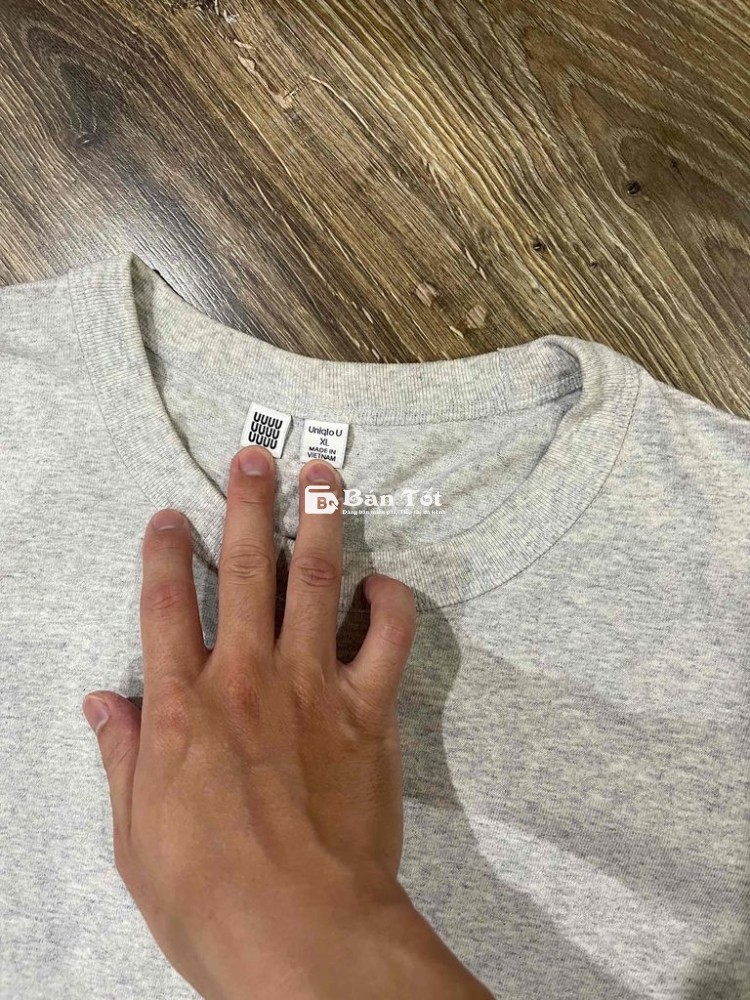 2 áo phông Uniqlo size XL ko mặc tới