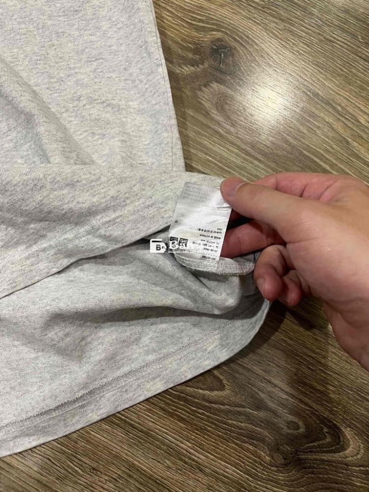 2 áo phông Uniqlo size XL ko mặc tới