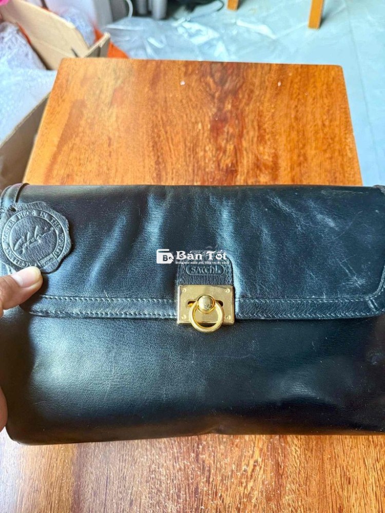 Chuyên cung cấp Clutch Sachi cao cấp với nhiều mẫu mã đa dạng, phù hợp với nhiều phong cách thời trang. Clutch Sachi không chỉ là phụ kiện thời trang mà còn là vật dụng tiện ích mỗi ngày, giúp bạn tỏa sáng mọi lúc mọi nơi.