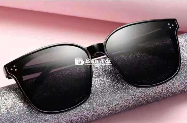 Sale nhanh kính râm nam thời trang tặng kèm bao da